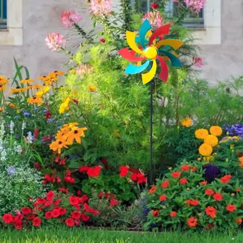 Красочные ветряные блесны с цветами радуги, современная уличная металлическая ветряная мельница для украшения сада во внутреннем дворике.