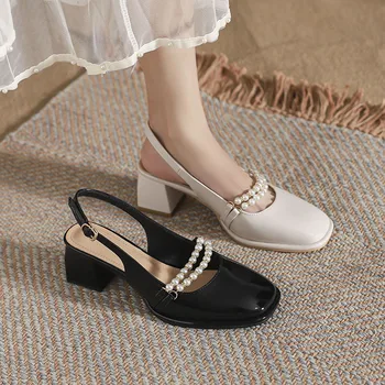 Летние женские туфли-лодочки Mary Janes Lolita на высоком каблуке с квадратным носком, роскошные модельные туфли из лакированной кожи с жемчужной цепочкой.